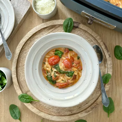 Makaron orzo w pomidorach z serem gorgonzola