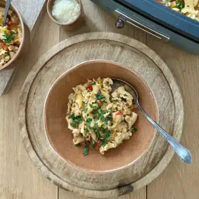 Makaron w kremowym sosie paprykowo-pomidorowym
