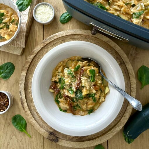 Makaron orzo z kurczakiem i cukinią